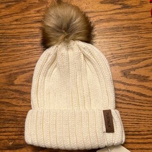 NWT Furtalk Women’s Pom Pom Beanie Hat